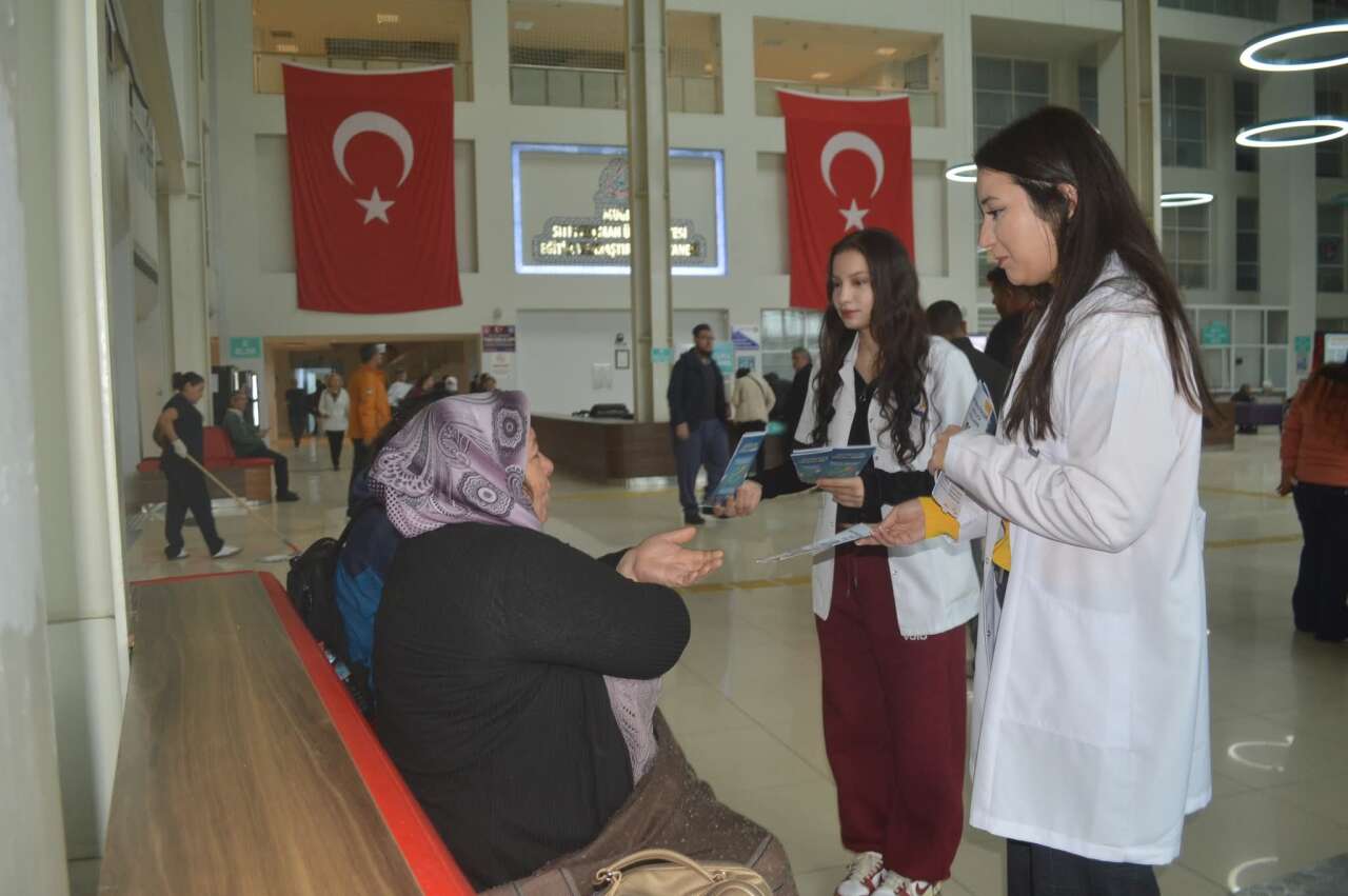 Muğla’da Tıp Öğrencilerinden Akılcı İlaç Kullanımı Seferberliği 4